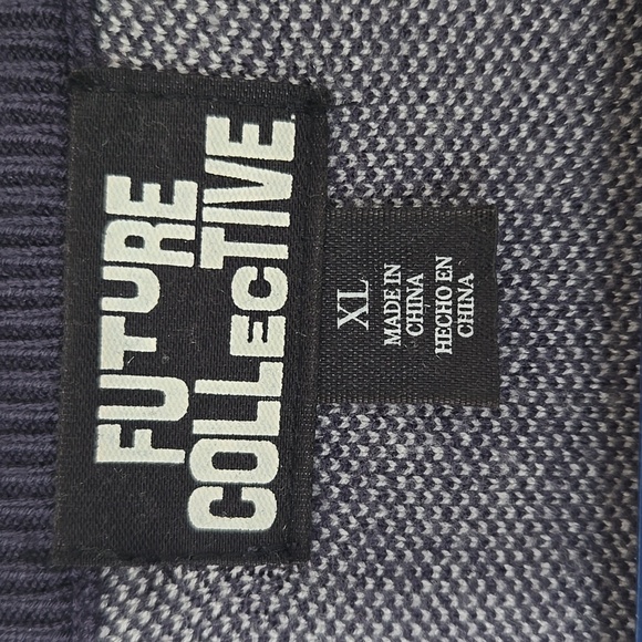 Future Collective | Navy Floral Cropped Sweater Size XL - Picture 9 of 10